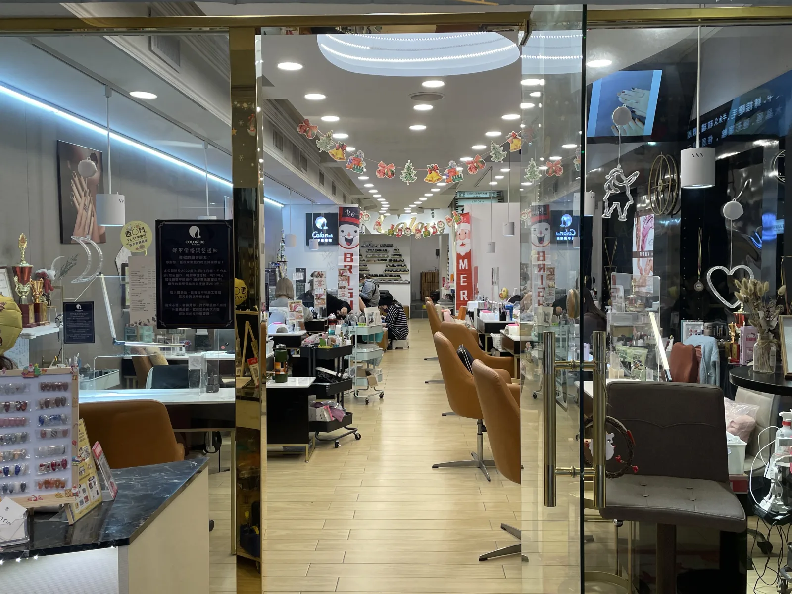 ​台北市萬華區武昌街二段美甲店。