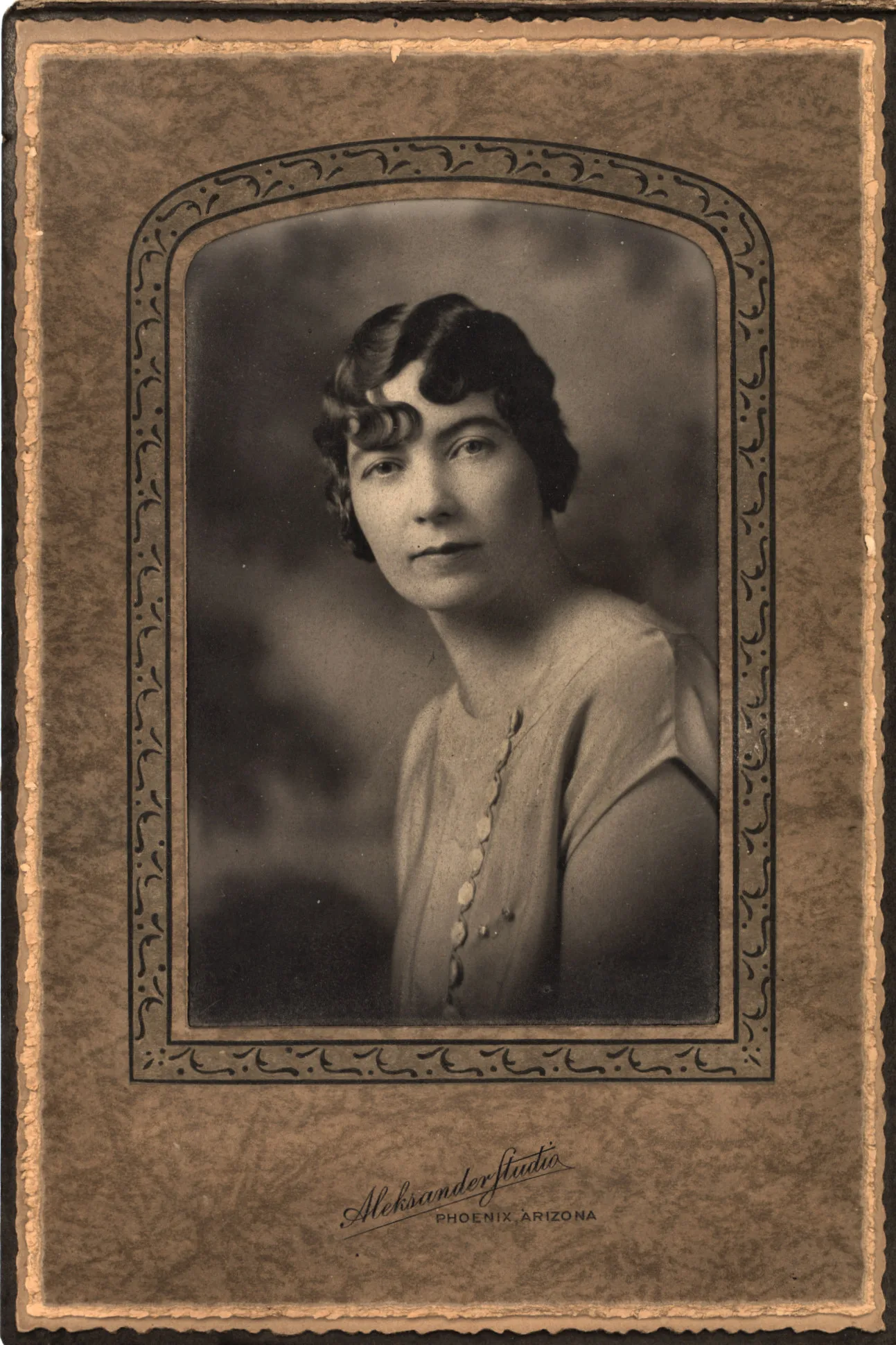 Portrait of woman with wavy hair - 1930s female hair fashionvintage studio portrait: woman with wavy hair