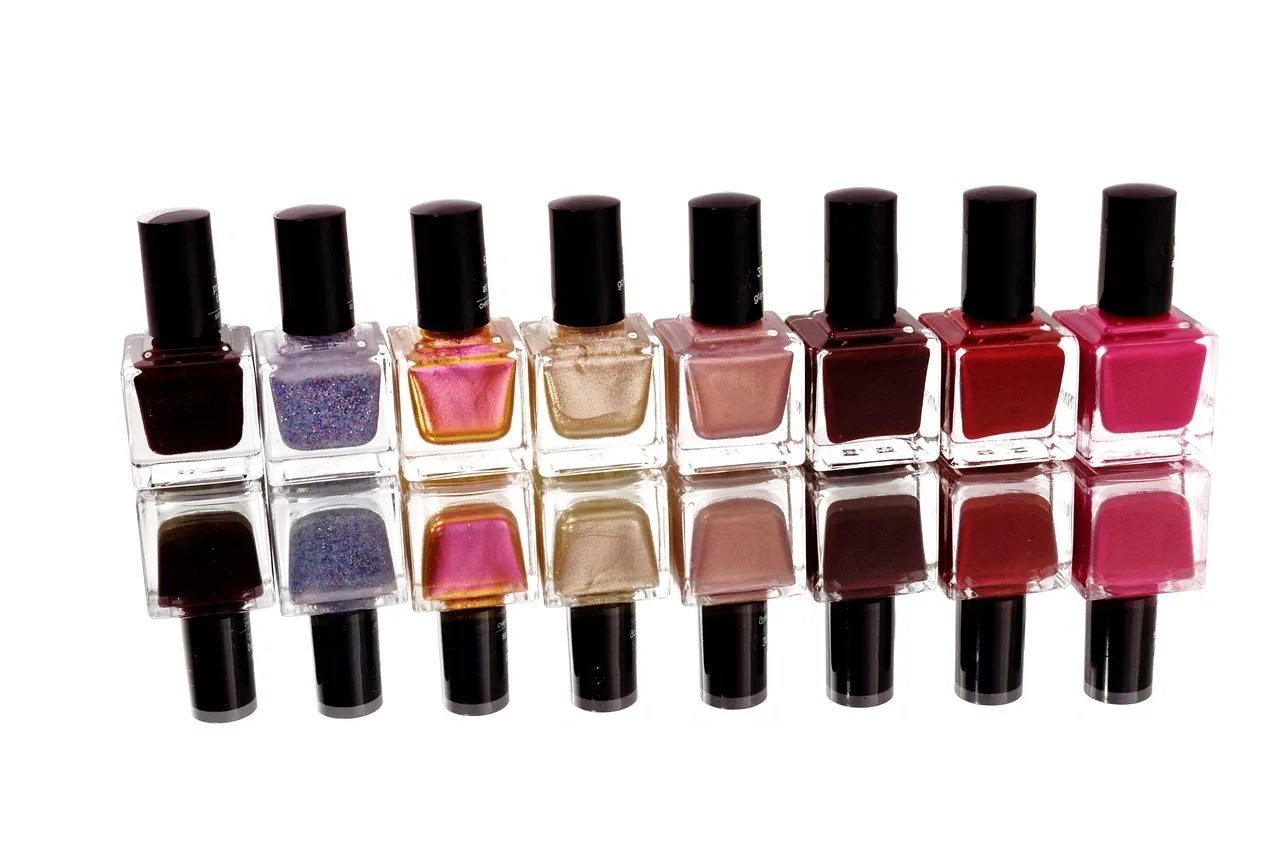 lakier do paznokci, farby, paznokcie u nóg, paznokcie, zmysłowy, manicure, kobieta, kobiecość, uwieść, projekt paznokci, studio kosmetyczne, kosmetyki, modne, namalowany, farbować, palec, pedicure