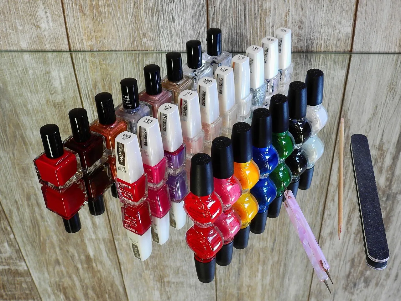 lakier do paznokci, paznokcie, manicure, farby, paznokcie u nóg, modne, projekt paznokci, kosmetyki, farbować