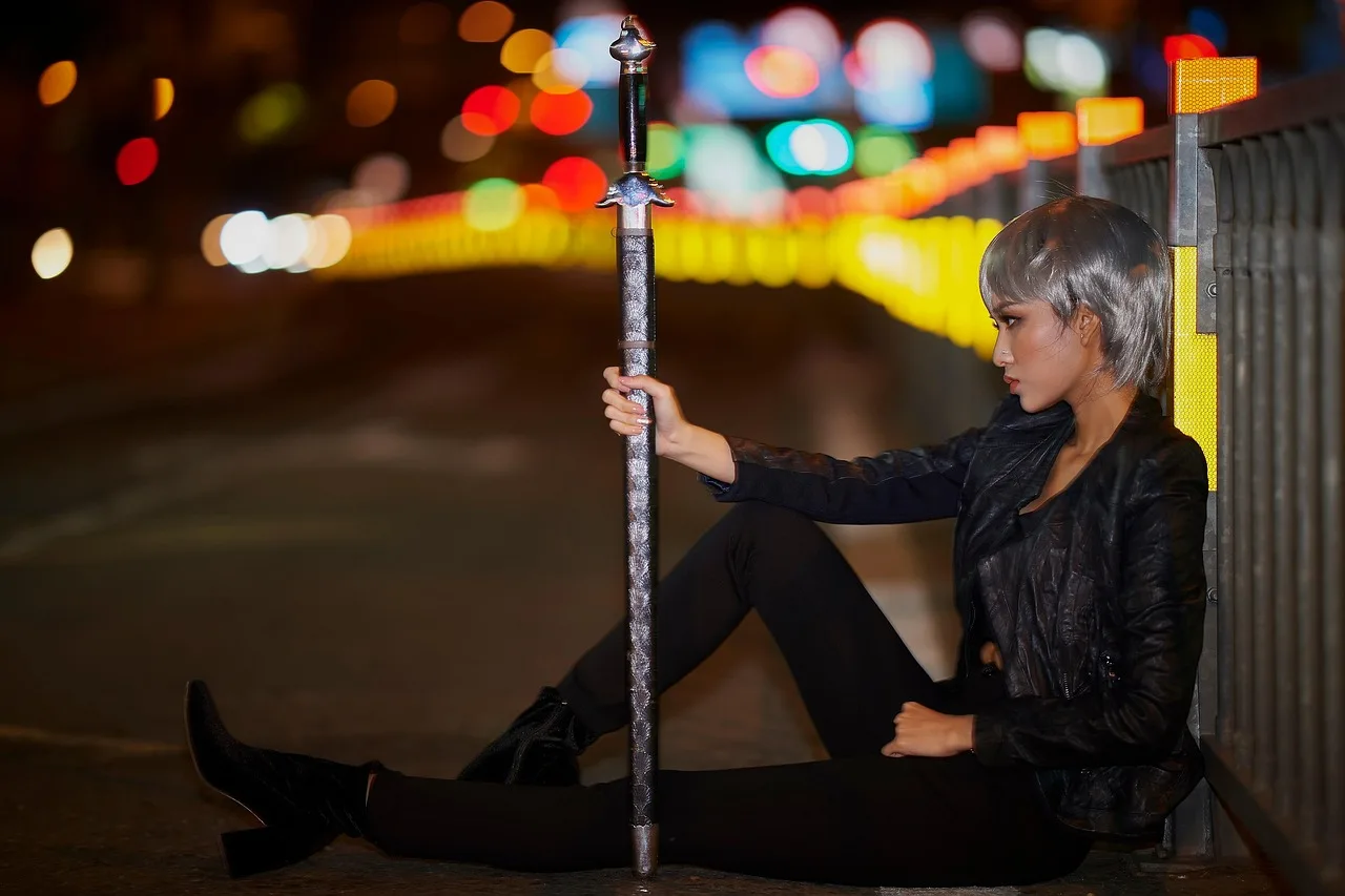 cosplay, miecz, dziewczynka, portret, model, moda, kobieta, młody, platynowe włosy, peruka, piękny, poza, wietnamski, bokeh, światła
