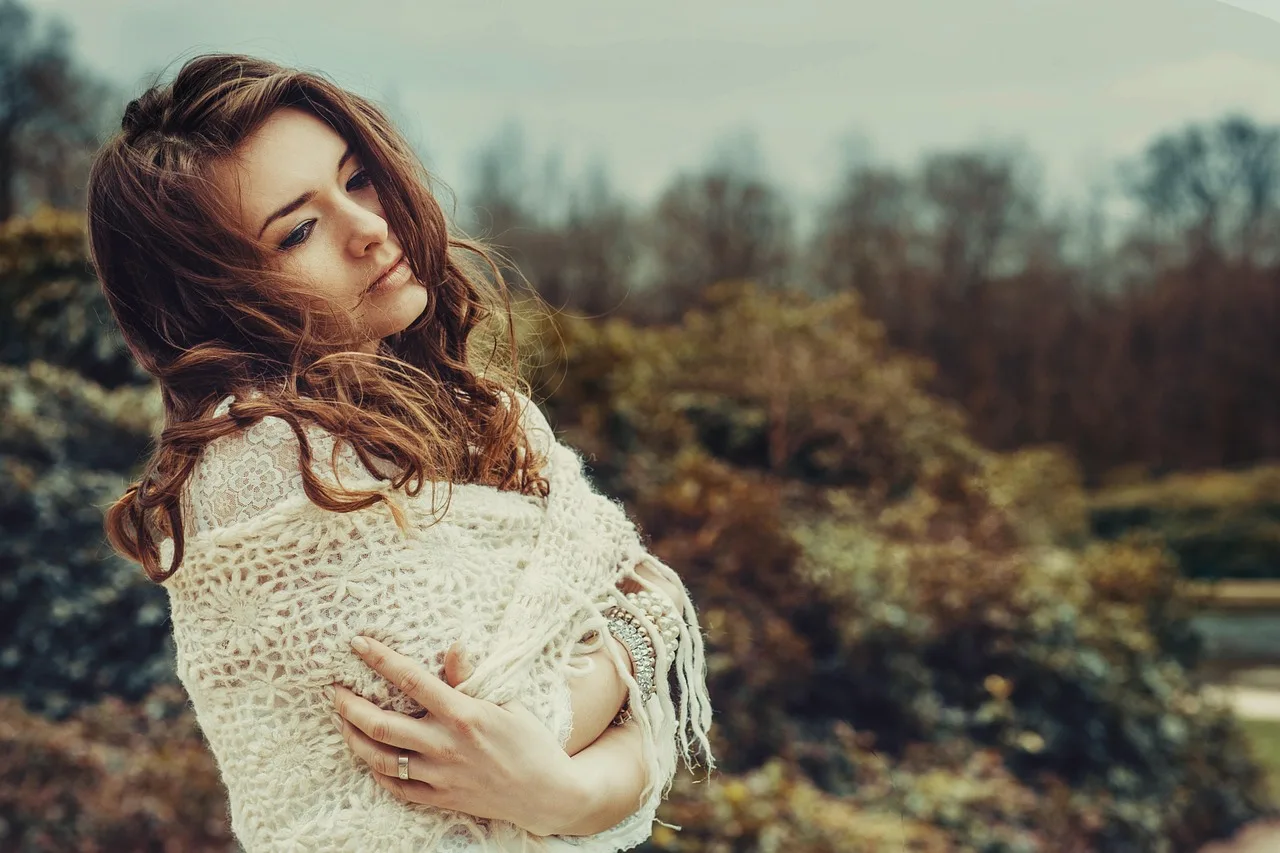 kobieta, portret, model, fryzura, kręcone włosy, brunetka, młoda kobieta, dziewczynka, szal, poza, pozowanie, modelowanie, kobieta, kobieta, kobieta, kobieta, kobieta
