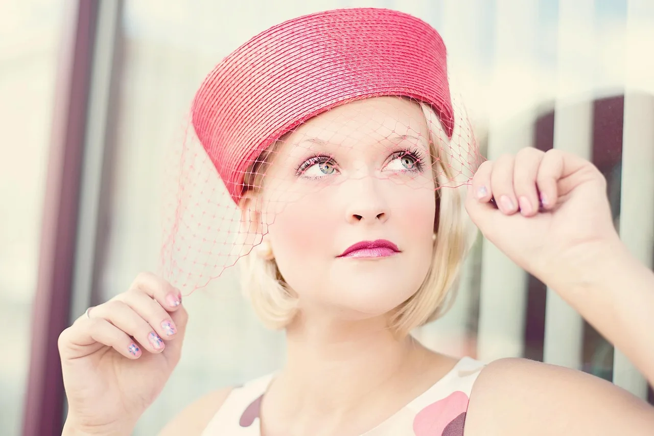 zabytkowe, kobieta, kapelusz, moda, styl, stylowa kobieta, blondynka, blond kobieta, makijaż, kosmetyki, twarz, kaukaski, modelowanie, poza, pozowanie, model, modelka, kapelusz, twarz, twarz, twarz, twarz, twarz