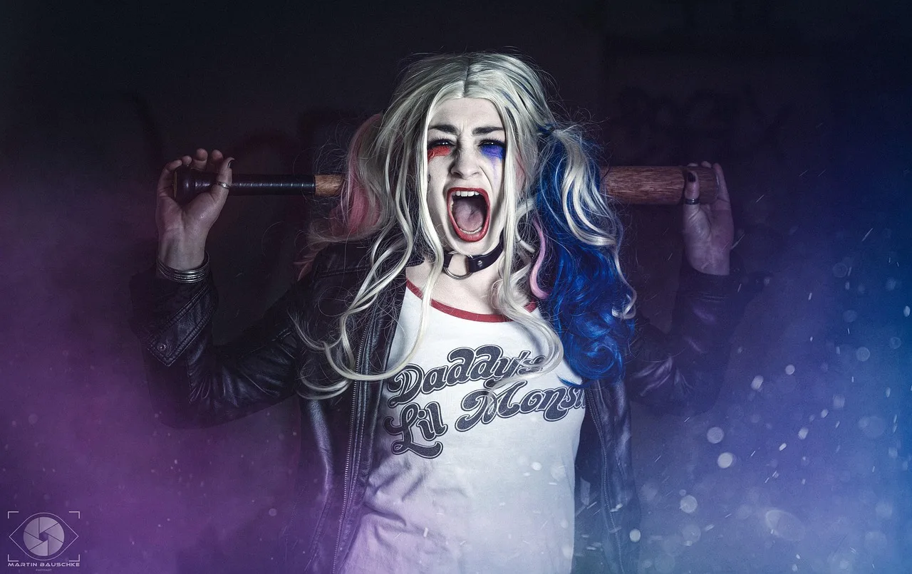Psychologia kolorów w makijażu Harley Quinn - poradnik 2026