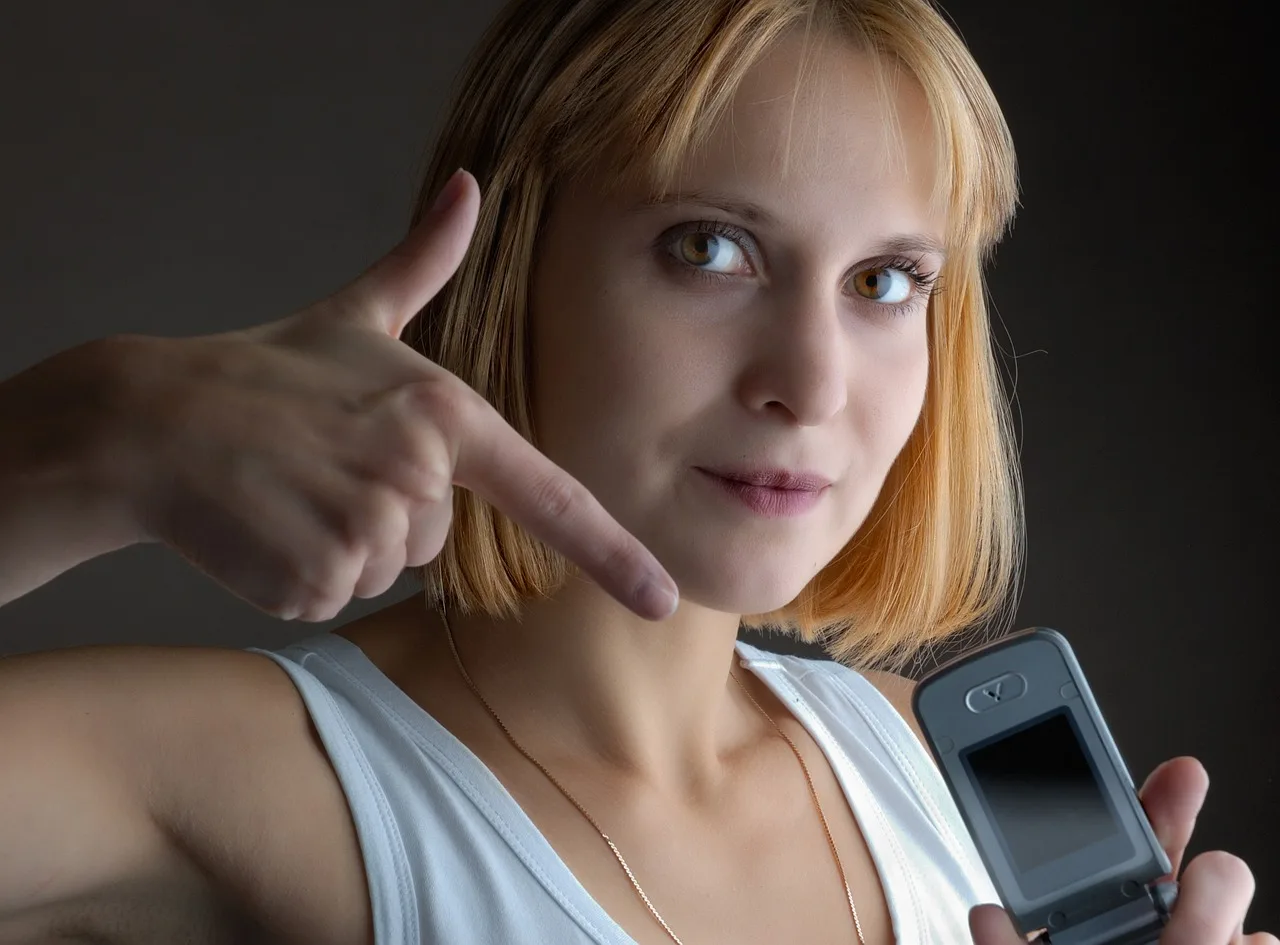 women, caucasian, zbliżenie, concept, gestykulacji, eyes, me, ręka, gesture, single, elegant, świeży, head, dziewczynka, lady, jeden, hair, attractive, piękno, young, face, ludzie, płeć żeńska, portrait