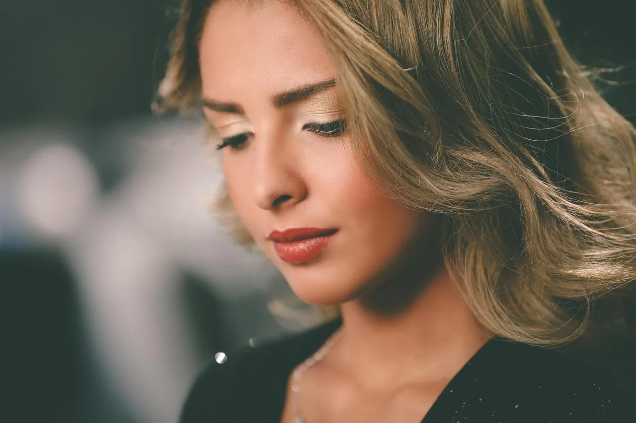 model, salon fryzjerski, sexy, włosy, uroda, dziewczyna, portret, kobieta, płeć żeńska, szablon, moda, ludzie, podstęp, kobiecość, ładny, twarz, blond, poszukiwanie, młody, osoba, bella, styl, fryzura