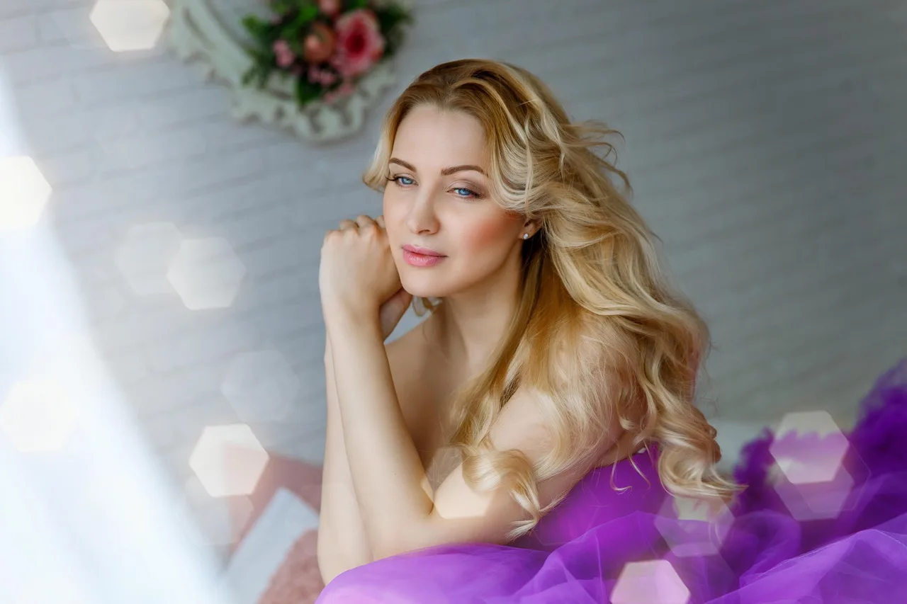 kobieta, piękny, młoda kobieta, młody, rodzina, blond, modelu, portret, młodzież, nastrój, jeden, portret fotograficzny, osoba, uroda, długie włosy, sesja fotograficzna, przepiękny, naturalne piękno, dziewczyny, portret dziewczyny, płeć żeńska, rosyjski, sukienka, ręce, oczy, włosy, zdjęcie, makijaż