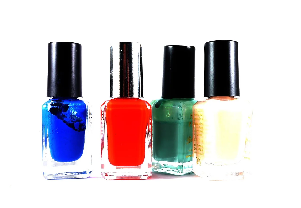 7 Trików na Piękne Paznokcie - Poradnik Manicure 2026