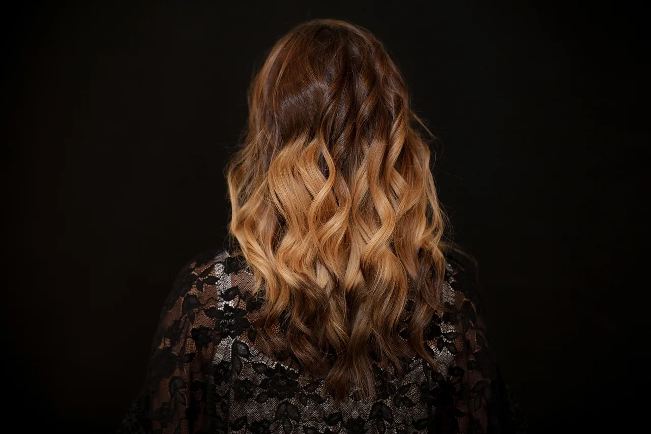 model, salon fryzjerski, sexy, włosy, uroda, dziewczyna, portret, kobieta, płeć żeńska, szablon, moda, ludzie, podstęp, kobiecość, ładny, twarz, blond, poszukiwanie, młody, osoba, bella, styl, fryzura