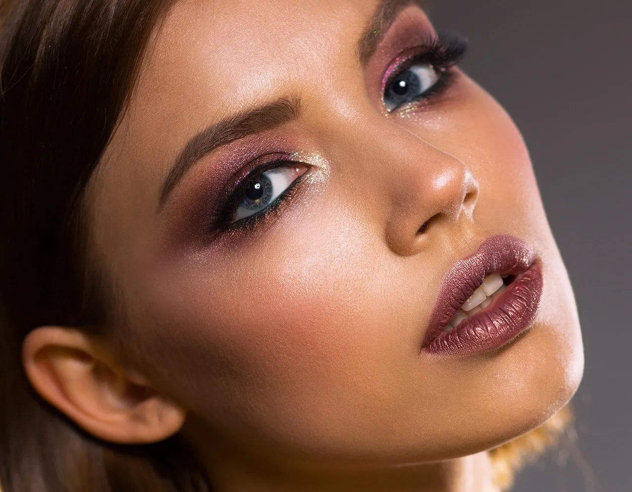kobieta, portret, twarz, skóra, makijaż, moda, oczy, popatrz, uwodzicielski, zmysłowy, usta, osoba, model, dziewczynka, młody, dorosły, przepych, płeć żeńska, piękny, elegancja, skincare, kobieta, kobieta, twarz, twarz, twarz, twarz, twarz, makijaż, makijaż, makijaż, usta