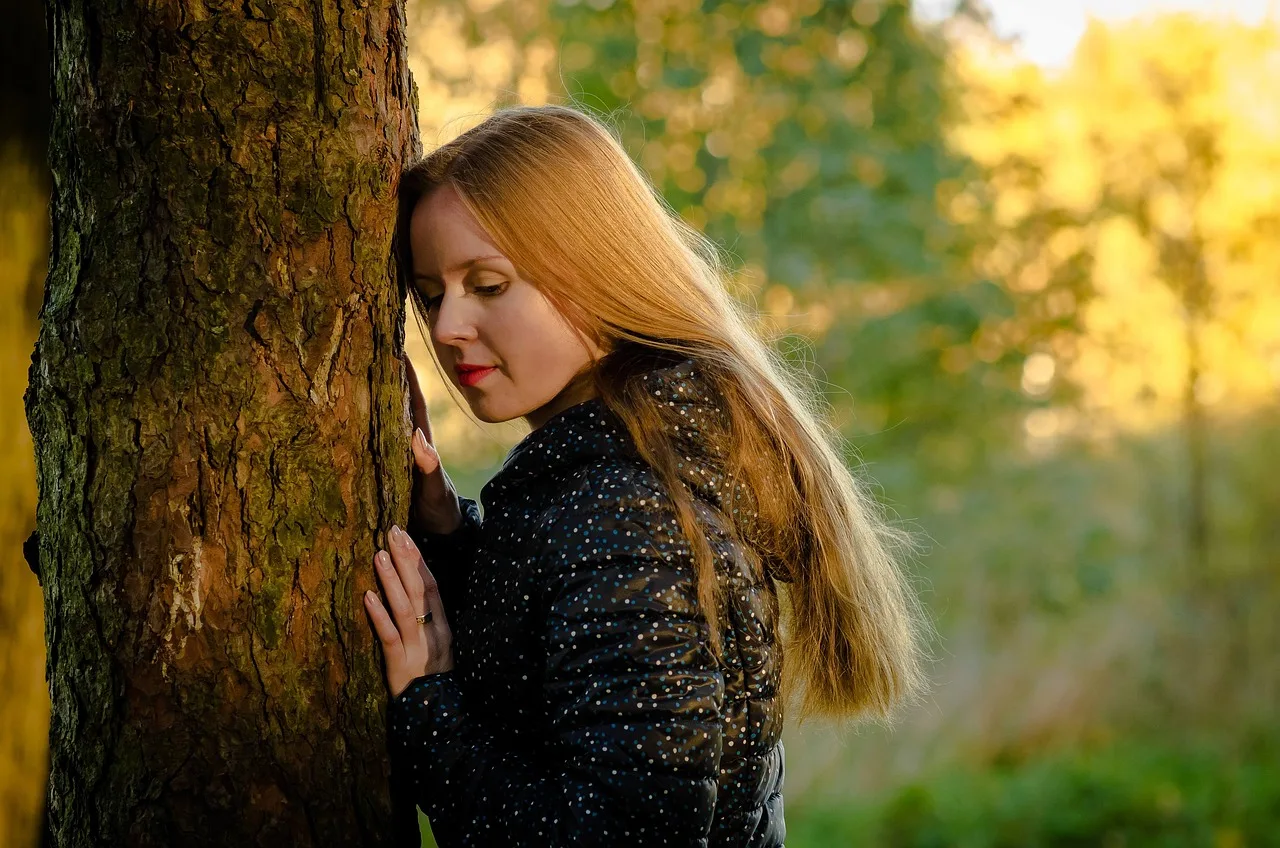 młoda kobieta, modelu, usta, sukienka, moda, oczy, wzrok, poza, osoba, tajemnica, makijaż, piękna dziewczyna, sesja fotograficzna, jesień, uroda, seksualność, natura, płeć żeńska, ciało, piękny, młodzież, portret, włosy, blond, portret dziewczyny, kobiety, dziewczyny, warzywa, piękno, liście