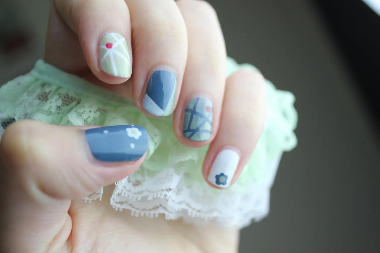 sztuka zdobienia paznokci, paznokcie, projekt paznokci, manicure, moda, ręka, płeć żeńska, polskie, dziewczynka, przepych, styl, kolorowy, salon, palec, kolor, elegancki, kobieta, jasny, spa, lakier, niebieski, modny, szkliwo, luksus, projekt, dekoracja, sznurówka, paznokcie, paznokcie, paznokcie, paznokcie, paznokcie, manicure