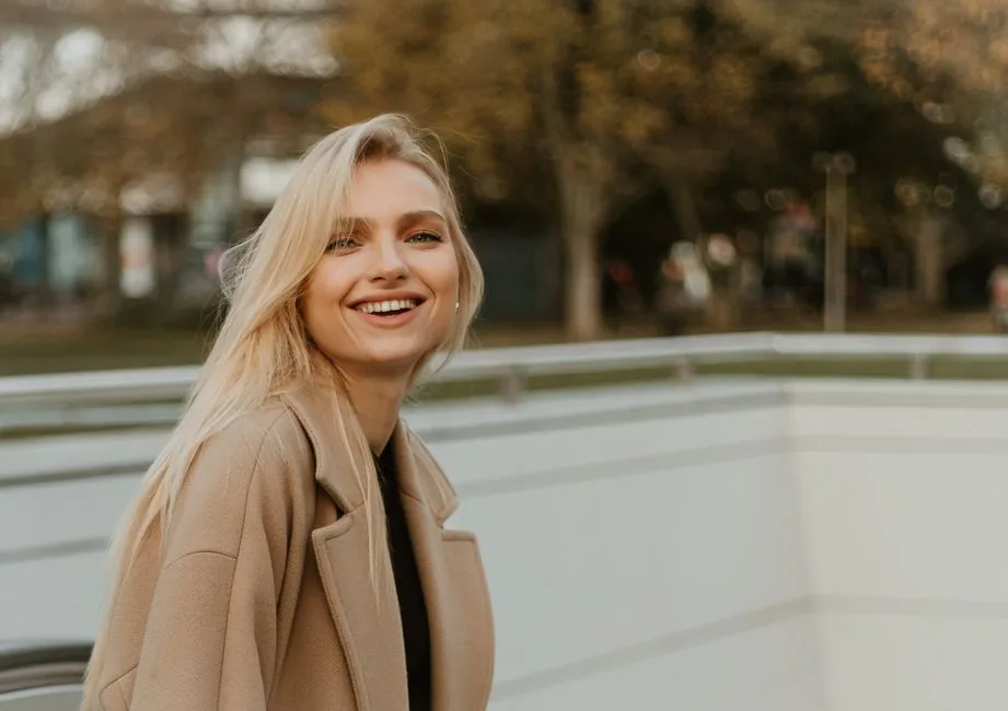 Ombre Sombre Blond: Kompletny Przewodnik po Modnym Cieniowaniu Włosów