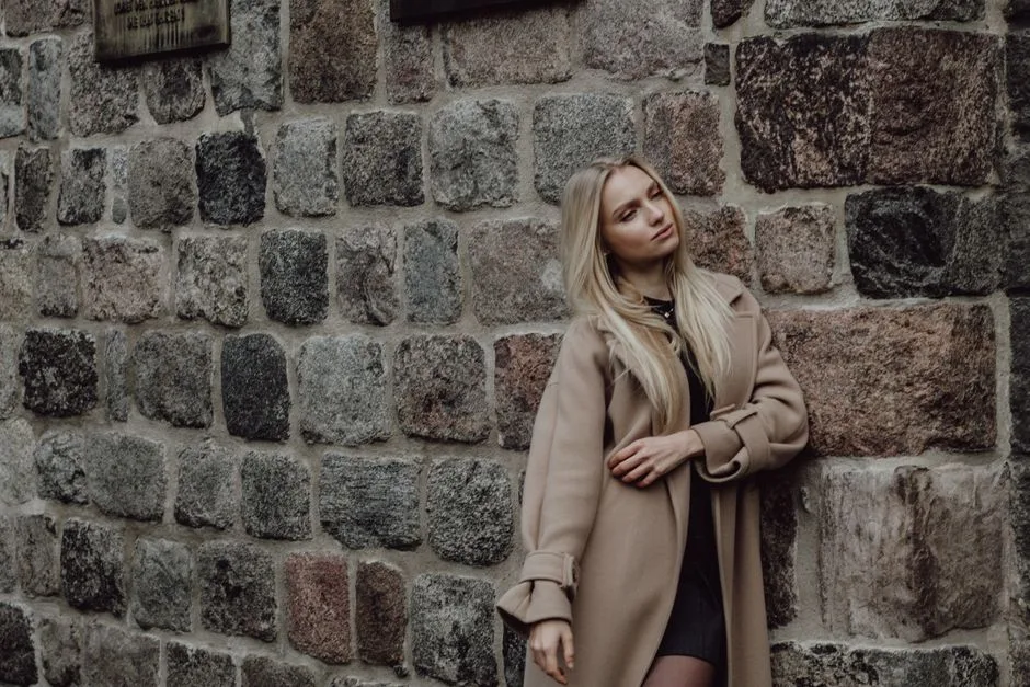 Chłodny Beżowy Blond: Kompletny Przewodnik po Najmodniejszym Odcieniu