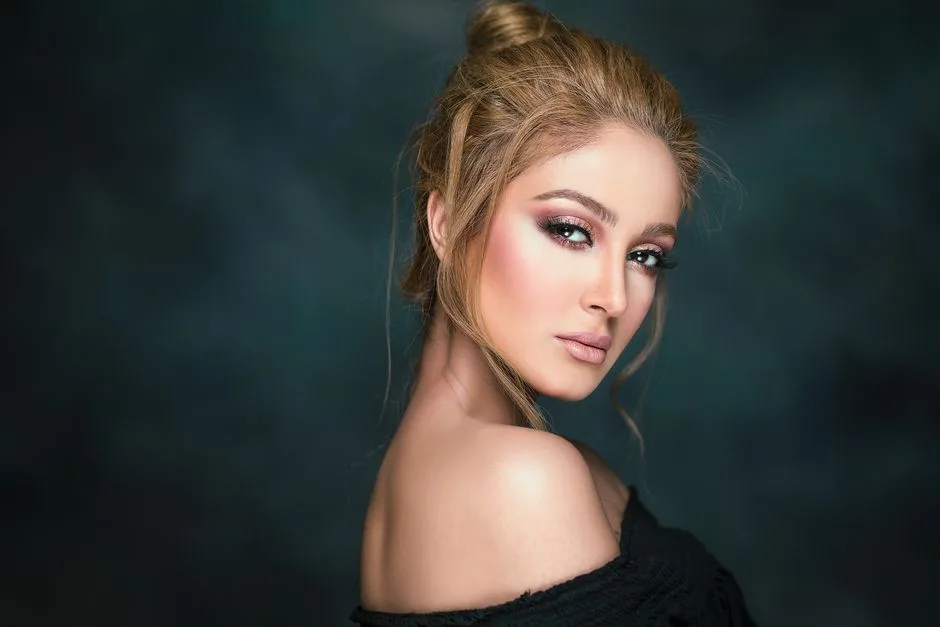 Stunning portrait of a glamorous woman showcasing elegant makeup and hairstyle.