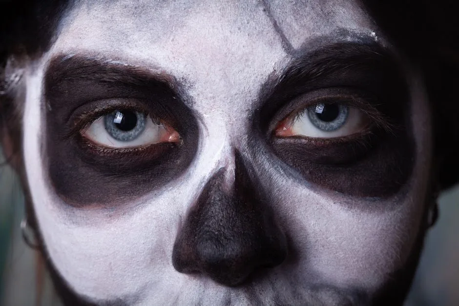 Realistyczny makijaż kościotrupa - 5 kroków na Halloween 2026