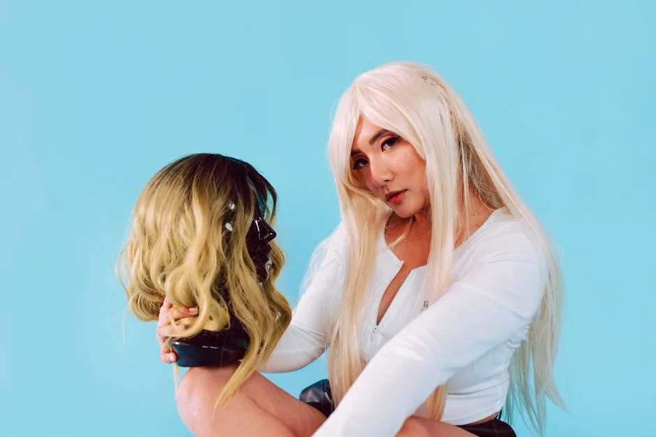 7 Modnych Stylizacji z Peruką Blond Krótką - Poradnik 2026