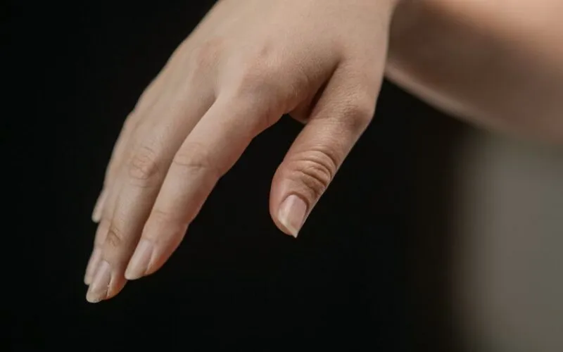 Manicure japoński krok po kroku - naturalna metoda na wzmocnienie i blask bez hybrydy