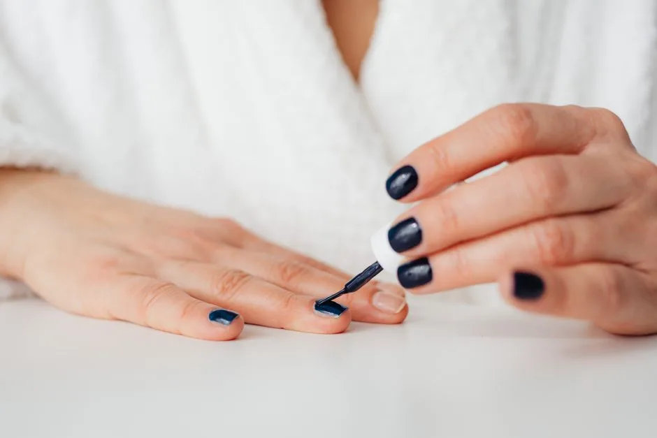 Ciemne Paznokcie Ombre - 20 Eleganckich Inspiracji na Każdą Okazję