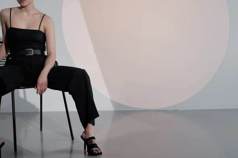 Chcesz wyglądać jak modelka z wybiegu? Te 3 triki z paskiem i butami optycznie wydłużą nogi o 5 cm