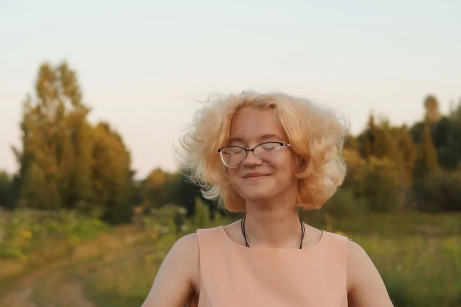 Ciepły Beżowy Blond Farba - Kompletny Przewodnik po Idealnym Kolorze