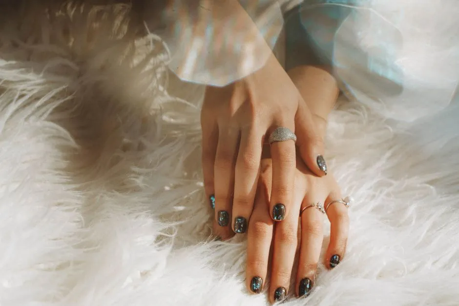 7 Wzorów Paznokci na 2026 - Od Aksamitu do Minimalizmu