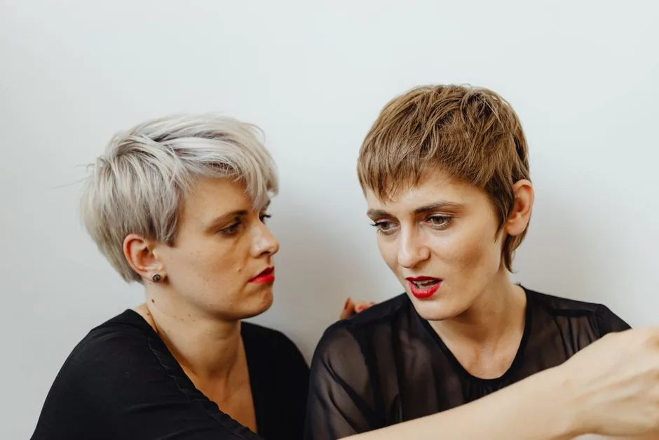 Fryzura Pixie na Cienkie Włosy: 7 Sposobów na Objętość i Styl