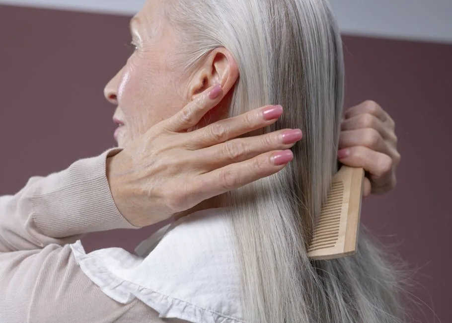 5 Błędów w Pielęgnacji Silver Blond - Uniknij Zażółcenia w 2026