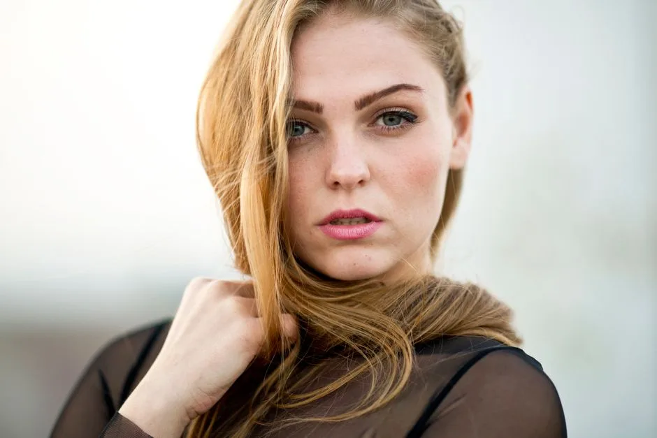 Caramel Blond: Kompletny Przewodnik po Modnym Kolorze Włosów