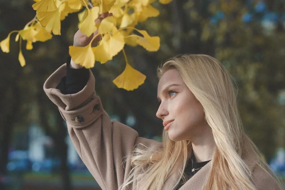 Ciemny Złoty Blond: Kompletny Poradnik, Jak Uzyskać Idealny Odcień