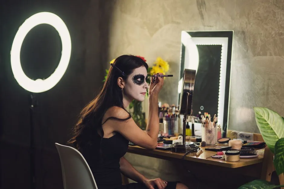 Efektowny makijaż na Halloween tanimi kosmetykami z domu